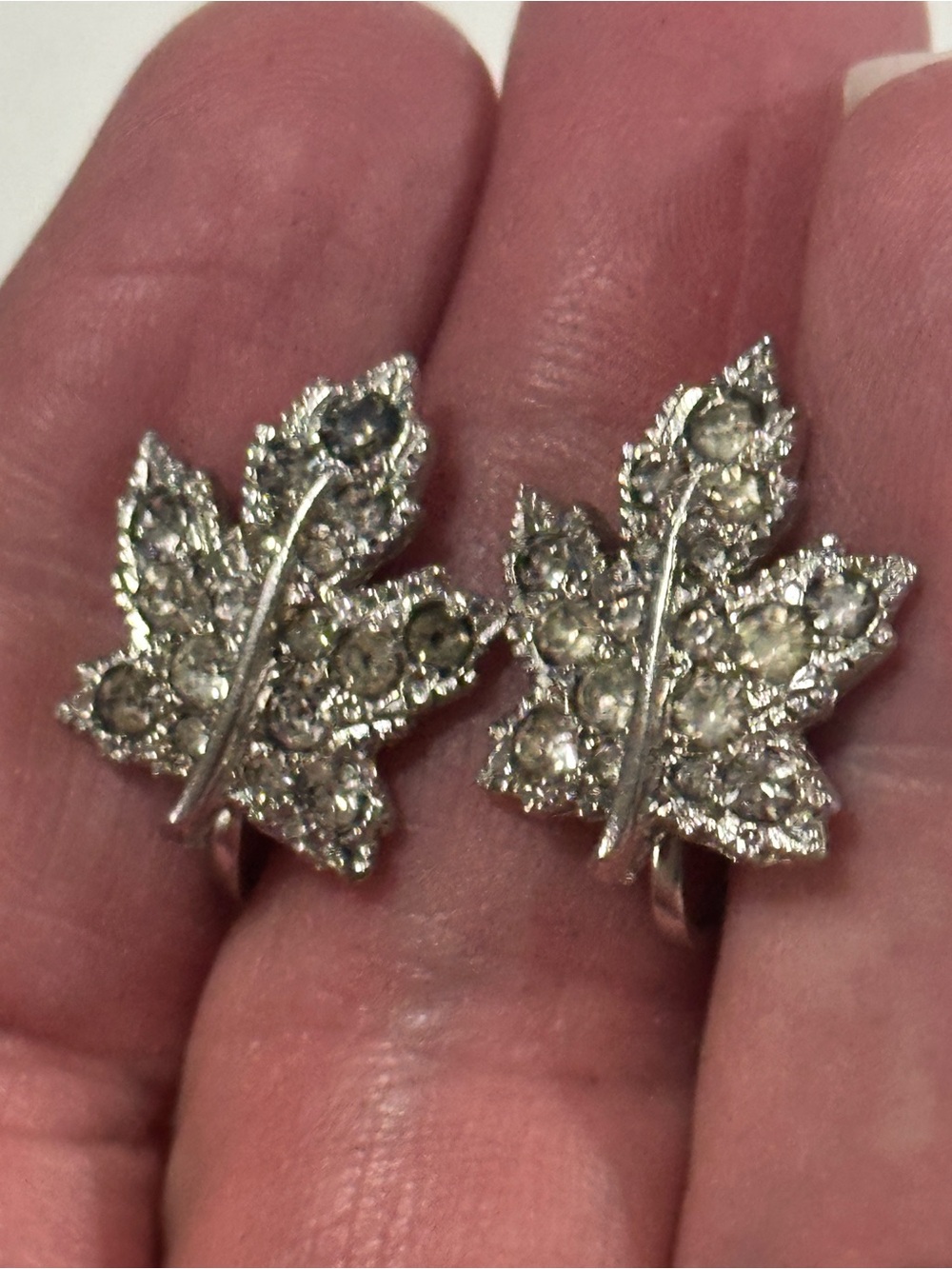 Vintage Mapleleaf silver tone earrings with screw back made by Keyes